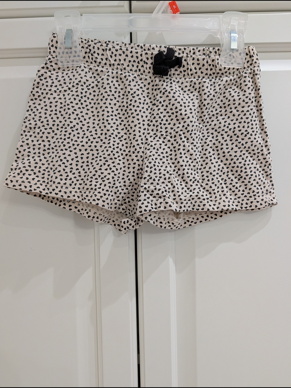 4/$20 H&M Girls Organic Cotton Shorts – Size 7–8A – Cream & Black Hearts